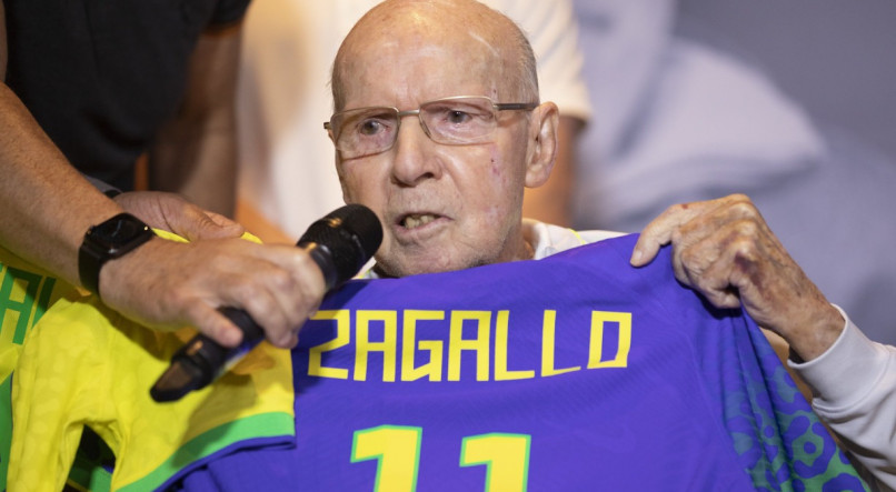 Zagallo ganhou Copas do Mundo como técnico, jogador e auxiliar
