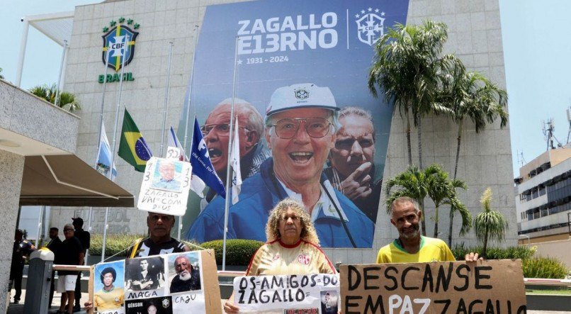 Filhos, ex-jogadores e fãs celebram legado de Zagallo em velório