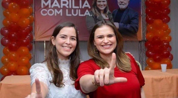 Folha de São Paulo diz que Marília Arraes e irmã deputada federal estão 'afastadas'