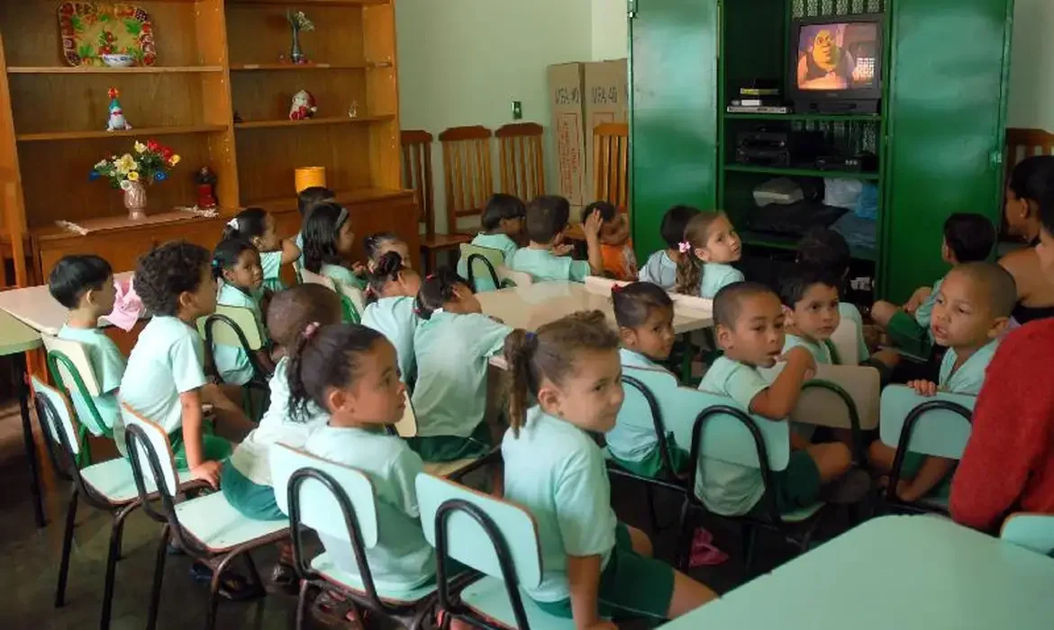 A formação tem como objetivo possibilitar aos participantes compreenderem, planejarem e implementarem um processo avaliativo dos ambientes de aprendizagem com foco na Educação Infantil