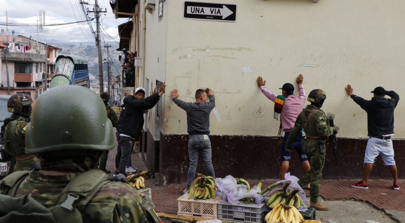 Desde o domingo (7), os equatorianos vivem dias de terror por conta da onda de violência
