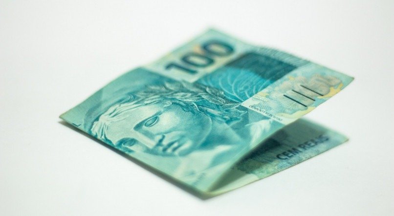 O benefício Bolsa Família é pago aos beneficiários de baixa renda.