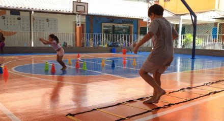 Neste mês de janeiro, o Colégio Saber Viver promove uma colônia de férias para as crianças de 2 a 10 anos aprender brincando