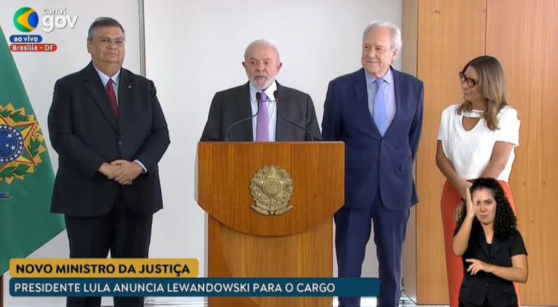 Lula anuncia oficialmente Lewandowski para o Ministério da Justiça 