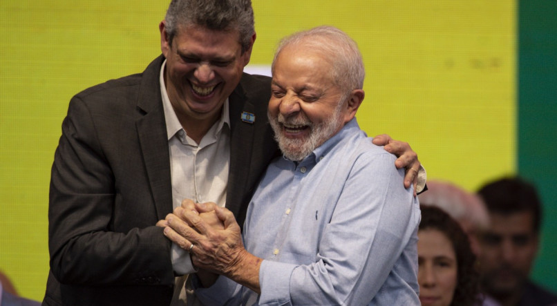 O ministro da secretaria-geral da presidência, Márcio Macêdo, com o presidente Lula