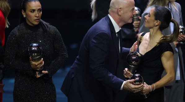 Fifa premiou os melhores, entre mulheres e homens, do futebol