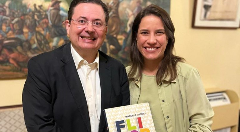Advogado Antônio Campos, curador geral da Fliporto, com a governadora Raquel Lyra