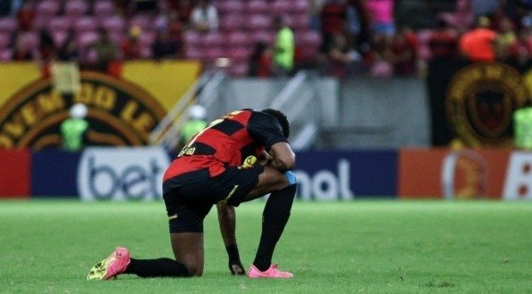 O desempenho rendeu muitas vaias da torcida rubro-negra