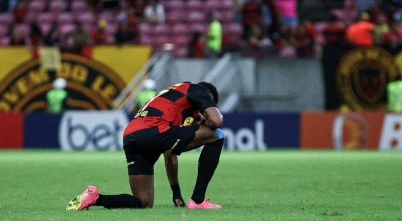 O desempenho rendeu muitas vaias da torcida rubro-negra