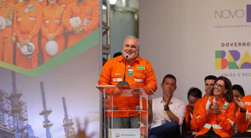 Presidente da Petrobras, Jean Paul Prates, comentou a retomada da arefinaria como umolhar para o futuro