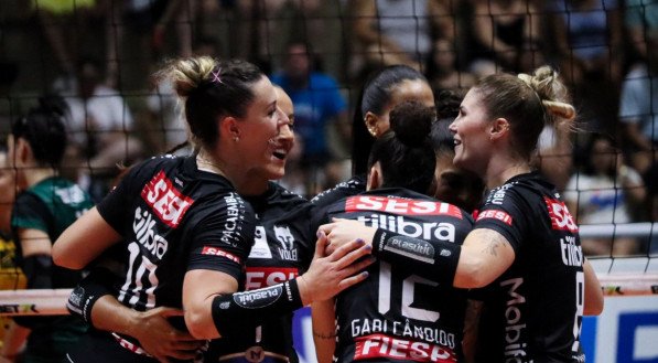 O Sesi Bauru em ação na Superliga Feminina de Vôlei