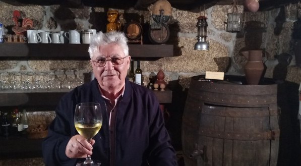 Zeferino Ferreira da Costa, produtor de vinho na região do Verde