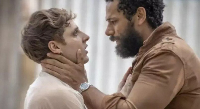 Kelvin (Diego Martins) E Ramiro (Amaury Lorenzo) em 'Terra e Paixão'
