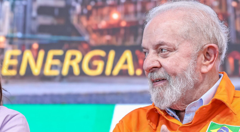 O presidente Lula, ou seria "Zé Inácio"?  na Refinaria Abreu e Lima,  em Pernambuco