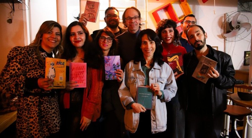 Coletiva de autógrafos do Circuito Livronews, na Patuscada, em São Paulo