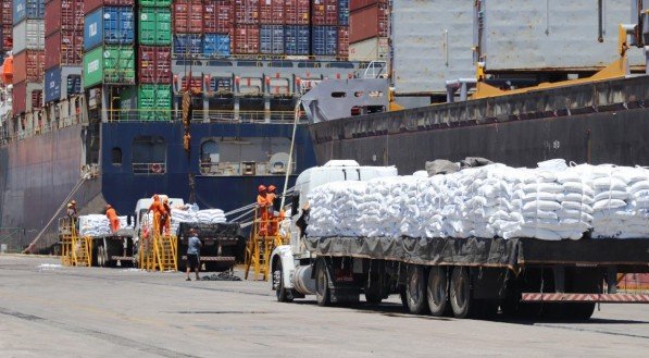 Exportação do açúcar de PE pode ser prejudicada. Mas SP é que tem mais de 30% das exportações para os EUA