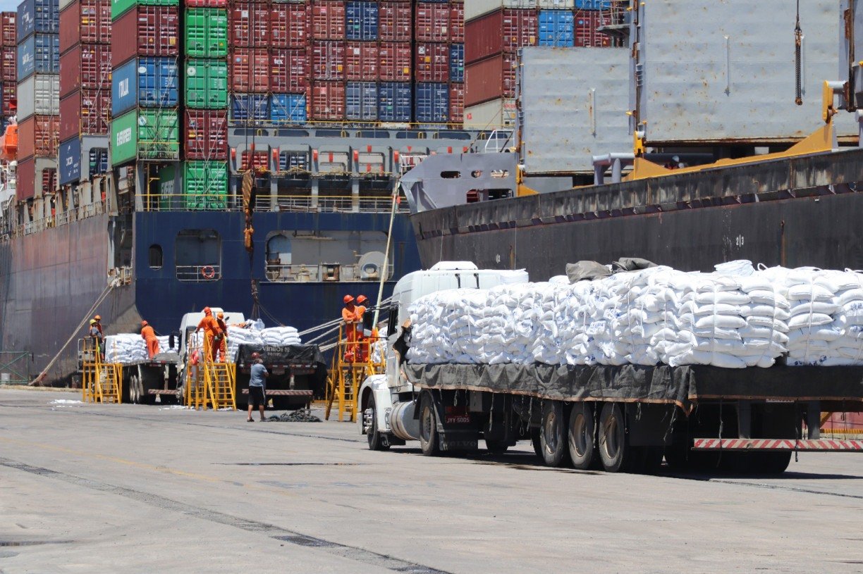 Exportação do açúcar de PE pode ser prejudicada. Mas SP é que tem mais de 30% das exportações para os EUA