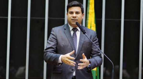 O deputado federal Carlos Veras 