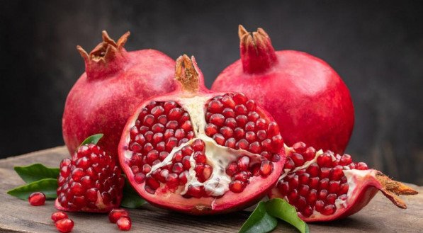 Conheça a receita do delicioso suco de uva com romã 