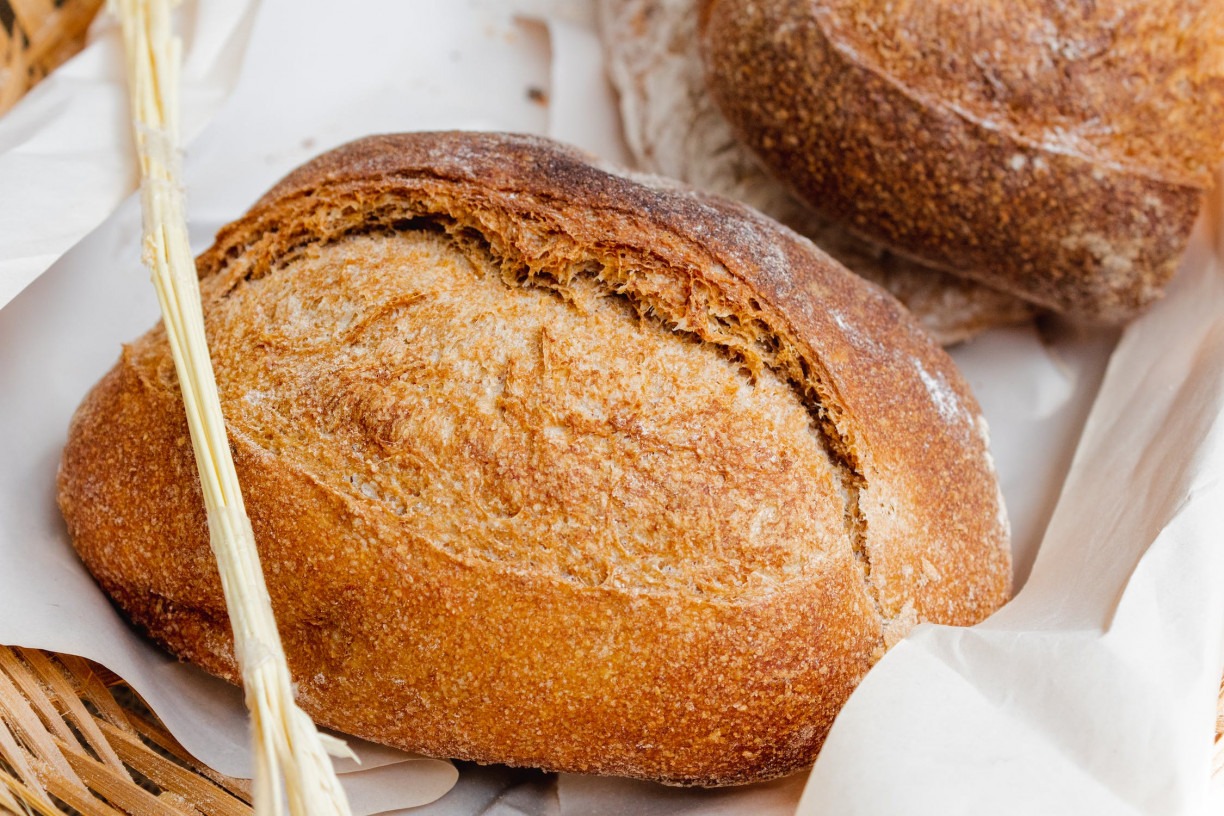 A escolha de ingredientes frescos e de qualidade é fundamental para garantir o melhor sabor do pão caseiro fofinho