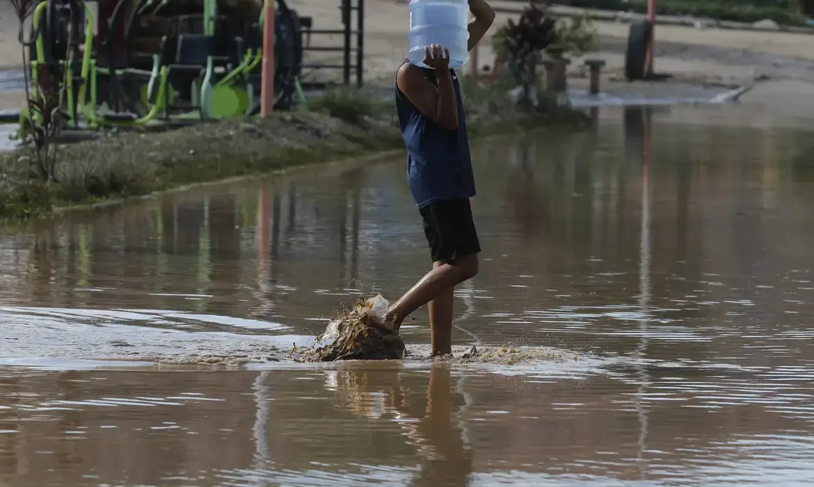 Temporais afetam cerca de 100 mil pessoas no Rio