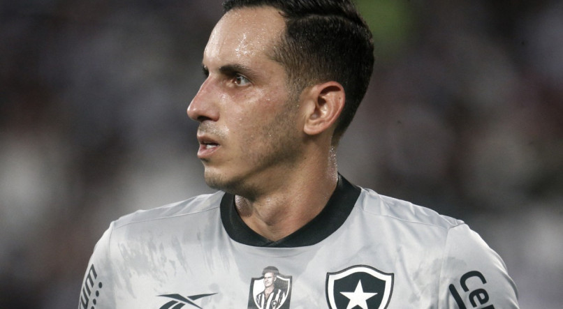 Com saída de Lucas Perri para o Lyon, Gatito Fernández é o titular no gol do Botafogo