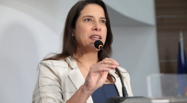 Governadora Raquel Lyra busca apoio dos parlamentares para aprovação de projeto que reajusta salários da PM e dos Bombeiros