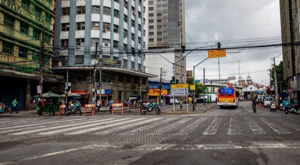 Avenida Dantas Barreto passou a ter tr&aacute;fego misto de ve&iacute;culos e sentido &uacute;nico, alterando tamb&eacute;m a circula&ccedil;&atilde;o dos &ocirc;nibus
