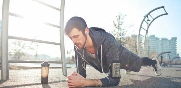 Treino de prancha: aprenda exercício para definir a barriga