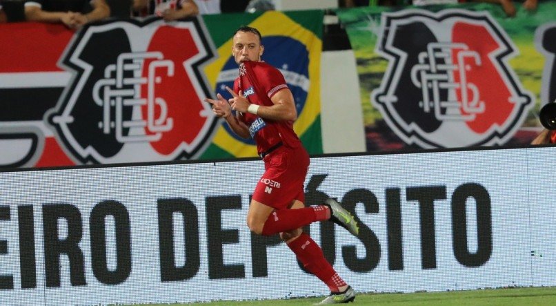 Paulo Sérgio foi decisivo para o Náutico diante do Santa Cruz pelo Pernambucano