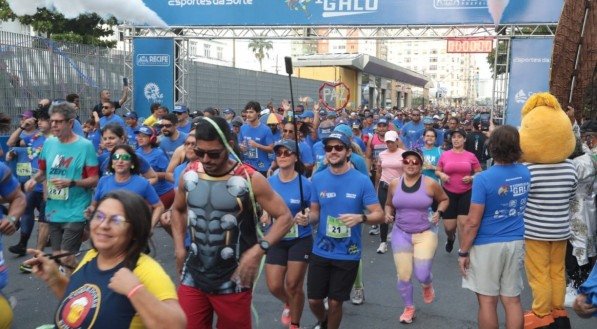 1ª Corrida do Galo uniu esportes e folia às vésperas do Carnaval