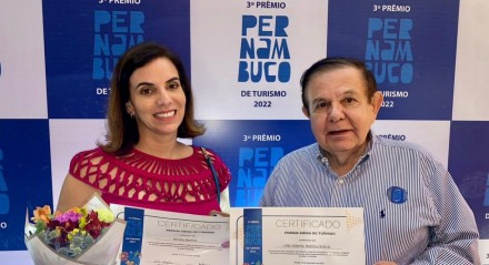 Mirella Martins e João Alberto em premiação em 2022