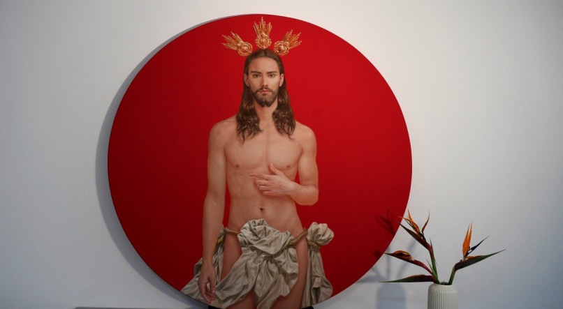Pintura de Cristo do artista espanhol Salustiano Garcia, criada para o cartaz oficial da 'Semana Santa de Sevilla 2024' no seu estúdio em Bormujos, perto de Sevilha, em 29 de janeiro de 2024