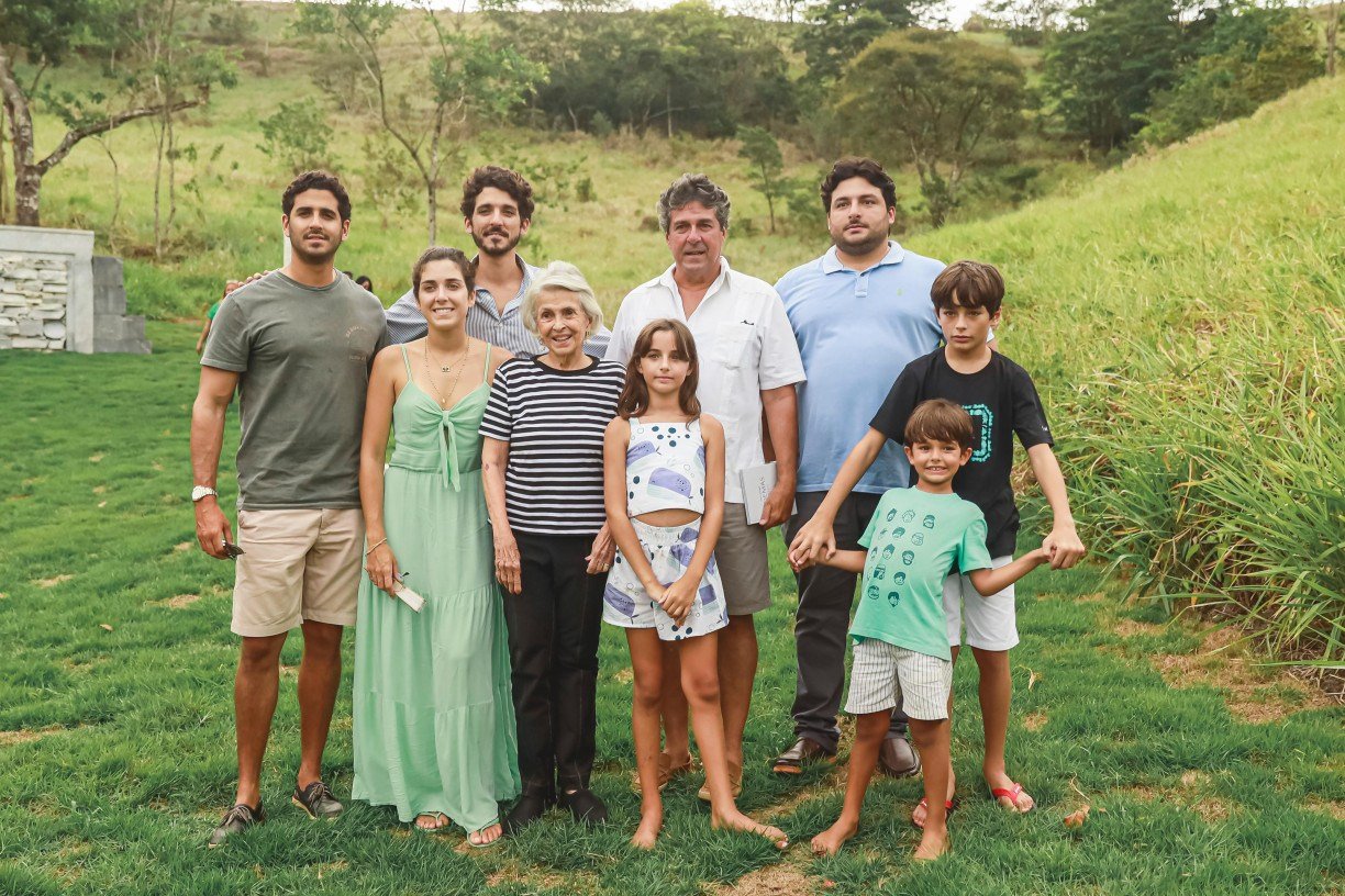 Ricardo Pessôa de Queiroz comemorou idade nova na Usina de Arte com a mãe, dona Maria Digna, e os filhos: João, Amadeu, Guilhermina, Rico, Arthur, Helena e Dudu