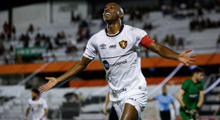 Fabinho fez um dos gols da vitória do Sport sobre o Flamengo de Arcoverde