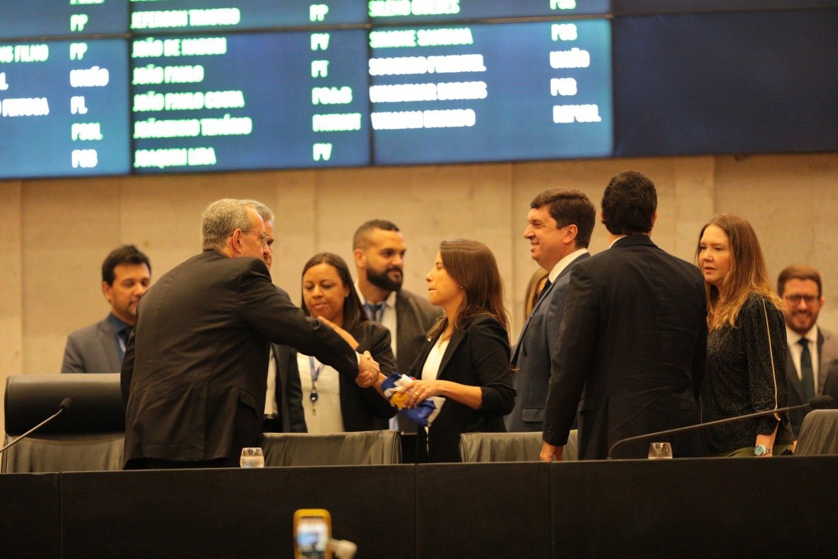 Agredida por Álvaro Porto, Raquel reage e recebe solidariedade