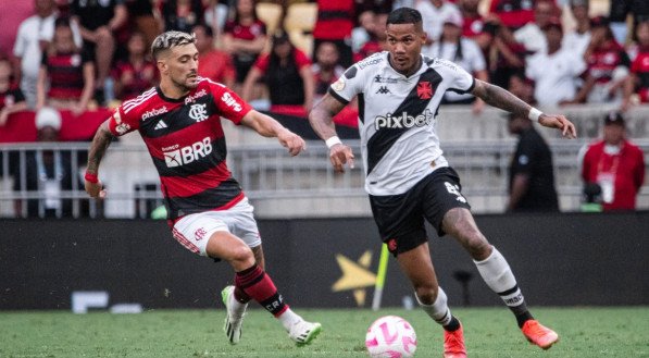 Vasco e Flamengo se enfrentaram neste domingo (4)