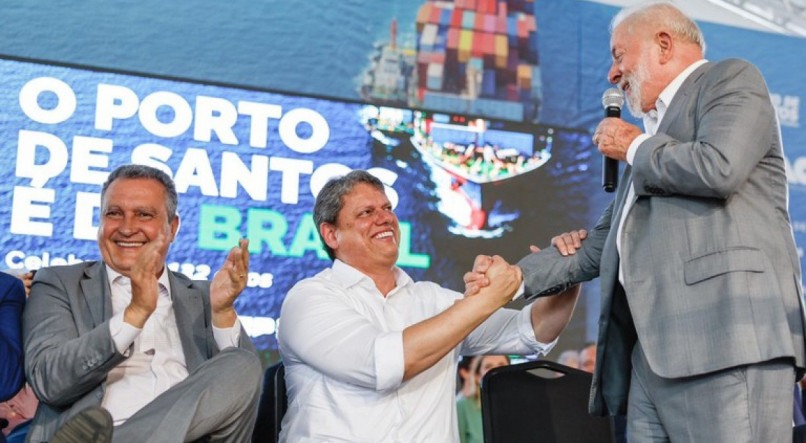 O presidente Lula e o governador de S&atilde;o Paulo, Tarc&iacute;sio de Freitas, v&atilde;o abrir uma consulta p&uacute;blica  
sobre T&uacute;nel Santos-Guaruj&aacute;