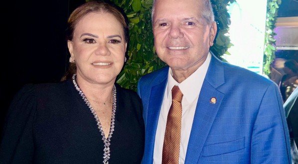 O desembargador Ricardo Paes Barreto e Sandra, na sua posse na presidência do TJPE