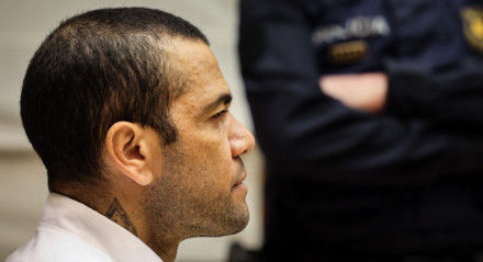 Daniel Alves está sendo julgado por estupro e agressão sexual na Espanha