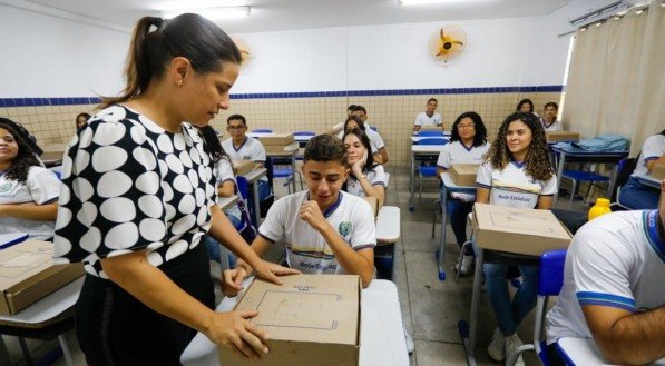 Conselheiros confirmam decisão e MILHARES DE APROVADOS em concurso deverão ser nomeados PROFESSORES