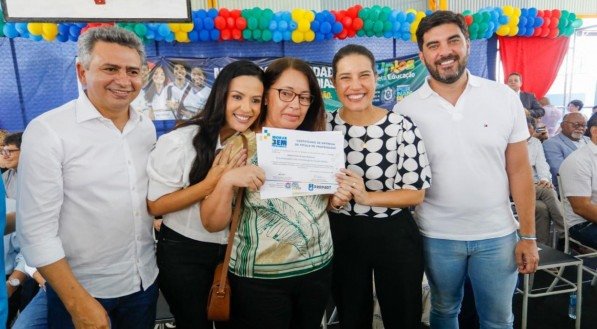 Entregas de títulos de propriedades em Serra Talhada