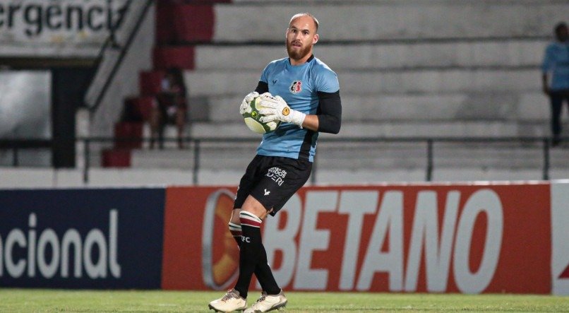 Andr&eacute; Luiz est&aacute; fora do Santa Cruz