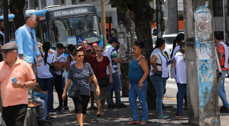 Tr&acirc;nsito pesado e transtorno para os passageiros dos &ocirc;nibus com antecipa&ccedil;&atilde;o do fechamento da Ponte Duarte Coelho

