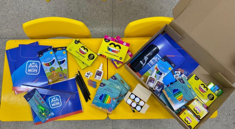 Kits escolares da Rede Municipal de Ensino do Recife já começaram a ser entregues