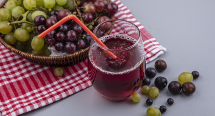 Para que serve suco de uva com quiabo?