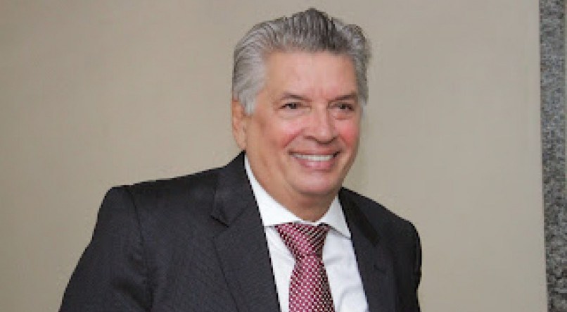 Izael N&oacute;brega &eacute; advogado no Recife, mas nasceu na Para&iacute;ba. Ele j&aacute; foi procurador geral da C&acirc;mara Municipal do Recife