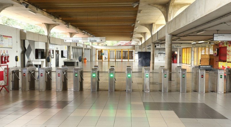 Quebra Metrô do Recife: governo Lula segue ignorando o Metrô do Recife, que ainda sobrevive sem investimentos e poucos recursos para manutenção