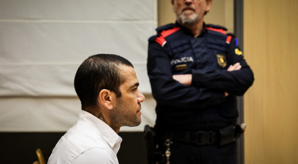 Daniel Alves foi condenado na Espanha por crime sexual