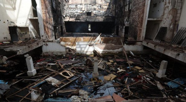 A situação do imóvel é desesperadora. Totalmente destruído